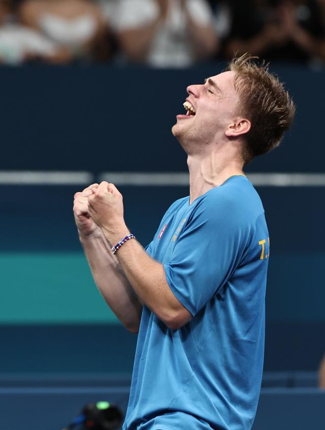 库里以非凡 库里以非凡